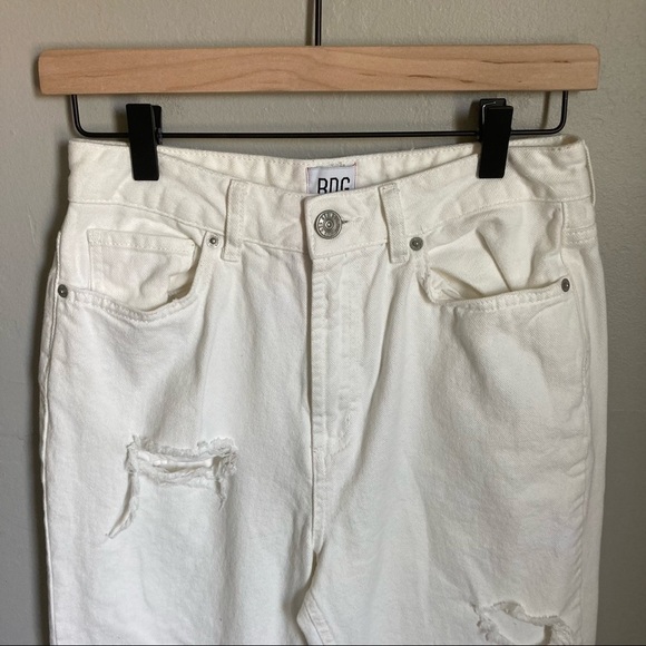 Urban Outfitters White Mom Jeans Size 26 - Picture 7 of 7